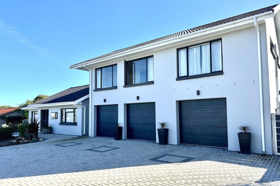 5 Bedroom Property for Sale in Fraaiuitsig Western Cape